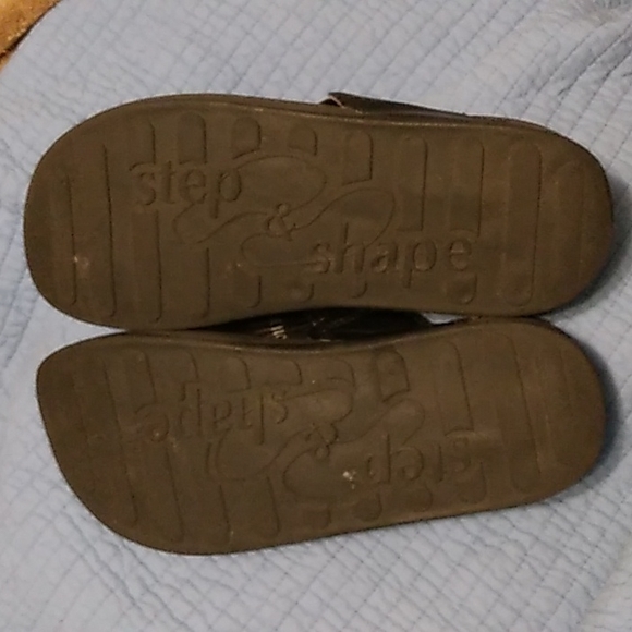 Step & Shape Flip Flops! - Picture 3 of 4
